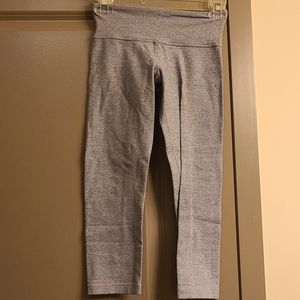 Lululemon wunder under heather grey crop sz 2